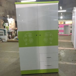 Tủ áo  xanh lá