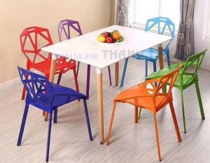 Bộ bàn cà phê chân gỗ  6 ghế nhựa