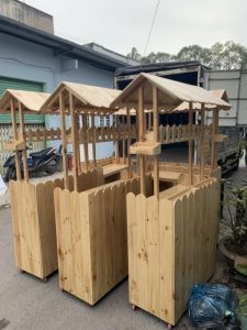 Quầy gỗ thông có mái