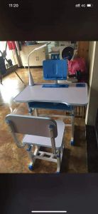 Bà học sinh tiểu học